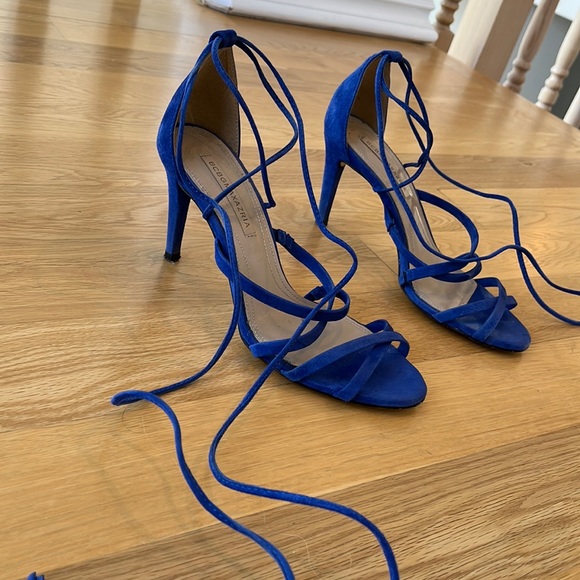 BCBG MAXAZRIA pair of blue shoes
